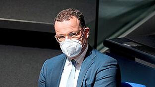 Der ehemalige Bundesgesundheitsminister Jens Spahn (CDU) rechtfertigt sein damaliges Handeln mit dem Hinweis, die Corona-Pandemie sei eine „totale Ausnahmesituation“ gewesen.