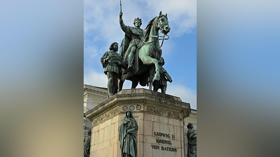 Das Denkmal am Odeonsplatz in München erinnert an Ludwig I.