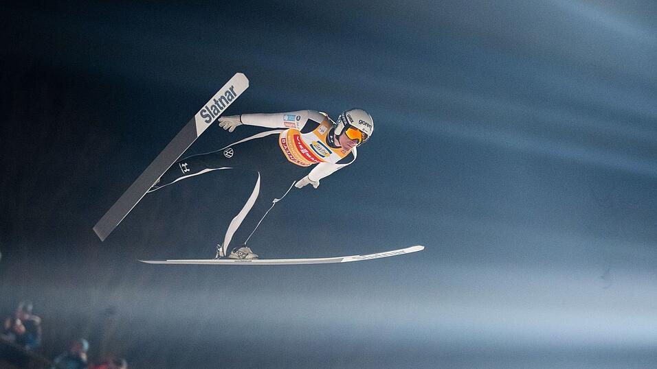 Domen Prevc ist der Sieg bei der Vierschanzentournee kaum noch zu nehmen. Domen Prevc ist der Sieg bei der Vierschanzentournee kaum noch zu nehmen.