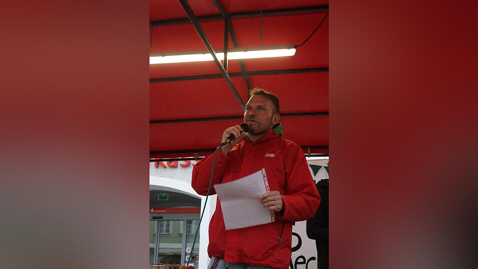 Privatleute sowie Vertreter von Kirchen und Vereinen waren mit dabei.&nbsp;