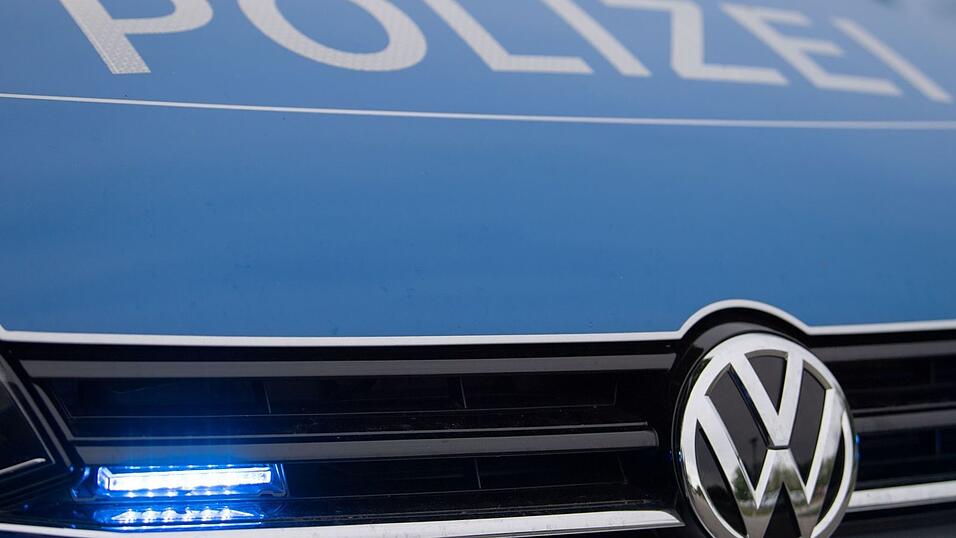Die Polizisten durchsuchten die Wohnungen am Dienstagmorgen. (Symbolbild)
