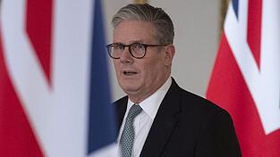 Der britische Premier Sir Keir Starmer spricht auf einer Pressekonferenz anlässlich des Gipfeltreffens der europäischen Staats- und Regierungschefs zur Ukraine im Lancaster House.