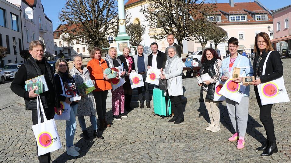 Die Bad K&ouml;tztinger &bdquo;Matchpartner&ldquo; trafen sich am Freitag am Marktplatz, um Einblicke in die neue Einkaufsaktion zu geben.