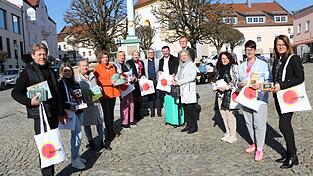 Die Bad K&ouml;tztinger &bdquo;Matchpartner&ldquo; trafen sich am Freitag am Marktplatz, um Einblicke in die neue Einkaufsaktion zu geben.