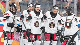 Der gebürtige Landshuter Fabio Wagner (l.) und seine Mannschaft hatten am Ende des Turniers beim hochverdienten Sieg über Österreich Grund zum Jubeln.