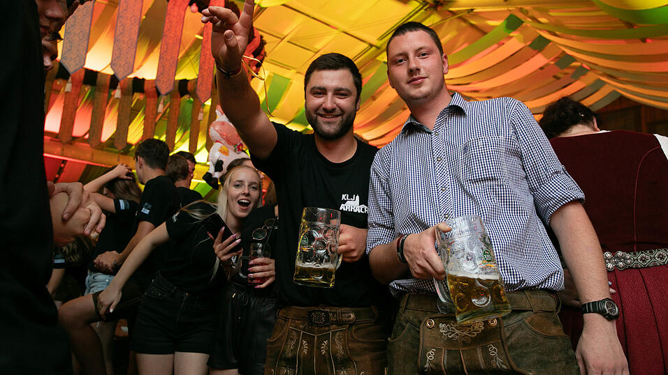 Die Partybilder vom Dienstag, 12. August, aus dem Festzelt Wenisch. Die Partybilder vom Dienstag, 12. August, aus dem Festzelt Wenisch.