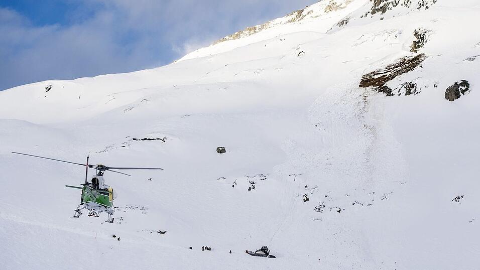 Bei zwei Lawinen sind in &Ouml;sterreich f&uuml;nf Menschen ums Leben gekommen.