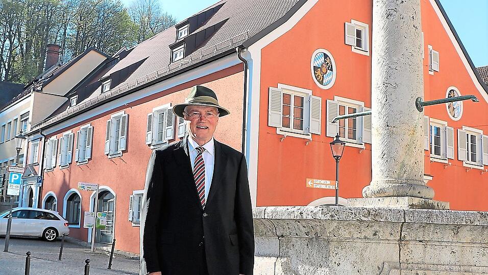 Bürgermeister Josef Reiser verlässt nach zwölf Jahren Amtszeit sein Büro im Rathaus. Bürgermeister Josef Reiser verlässt nach zwölf Jahren Amtszeit sein Büro im Rathaus.