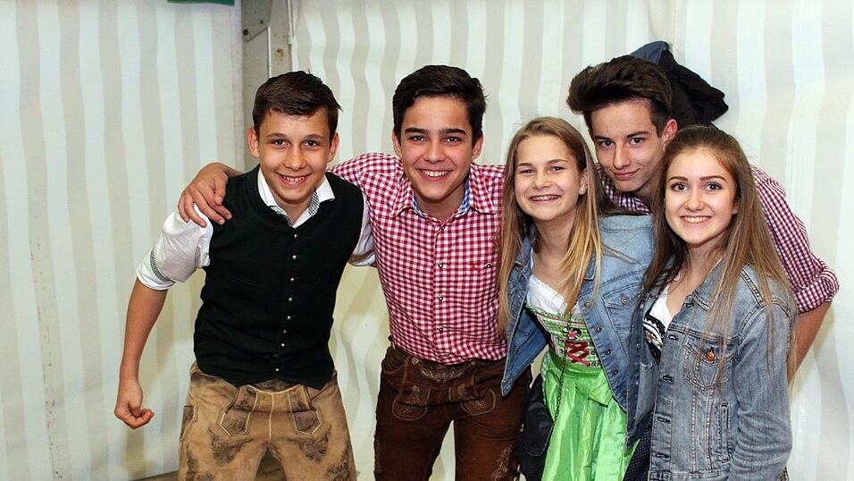 Die Fr&uuml;hjahrsdult 2017 in Landshut neigt sich dem Ende entgegen. Grund genug, noch einmal richtig in den Bierzelten zu feiern - abgerundet vom traditionellen Feuerwerk.