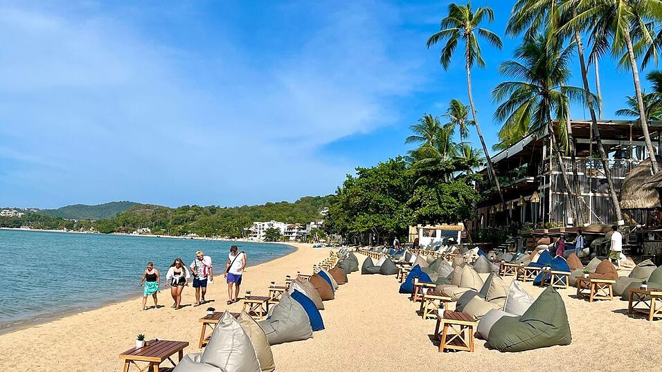 Weiße Strände und Kokospalmen - das lockte einst die Rucksacktouristen nach Koh Samui. Heute ist die Insel ein Massenziel geworden. (Archivbild) Weiße Strände und Kokospalmen - das lockte einst die Rucksacktouristen nach Koh Samui. Heute ist die Insel ein Massenziel geworden. (Archivbild)