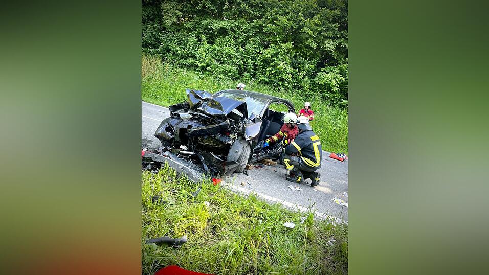 Zwischen Buch und Niedererlbach kollidierten zwei Autos.