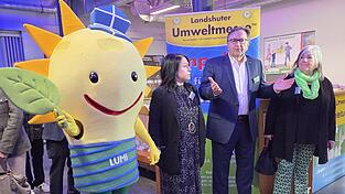 Die gesch&auml;ftsf&uuml;hrende Gesellschafterin der LA-Umwelt GmbH, Stefanie M&ouml;ller (von links), der Initiator und gesch&auml;ftsf&uuml;hrende Gesellschafter Rudolf Schnur und Gesellschafterin Andrea Lapper sind mit dem Messeverlauf hochzufrieden.