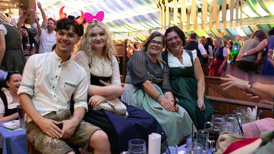 Die Partybilder vom Freitag, 8. August, aus dem Festzelt Wenisch. Die Partybilder vom Freitag, 8. August, aus dem Festzelt Wenisch.