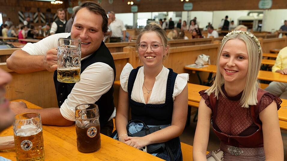 Die Partybilder vom Sonntag, 9. August, aus dem Festzelt Weckmann. Die Partybilder vom Sonntag, 9. August, aus dem Festzelt Weckmann.