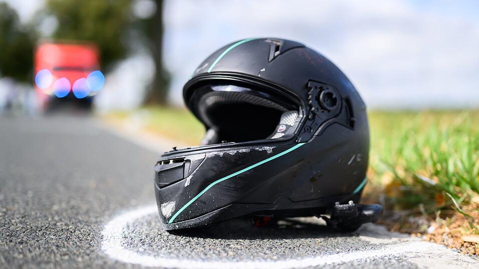 Für den Motorradfahrer kam jede Hilfe zu spät. (Symbolbild) Für den Motorradfahrer kam jede Hilfe zu spät. (Symbolbild)
