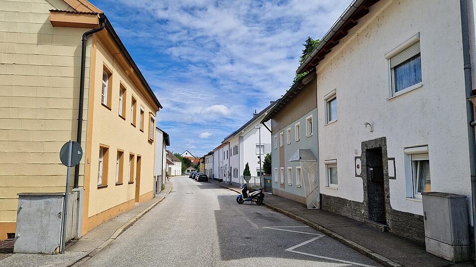 In diesem Bereich der Höckinger Straße fuhr die Frau auf die beiden Männer zu, die links am Gehweg unterwegs waren.