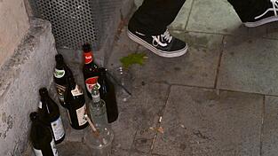 Bei der &Auml;u&szlig;erung des Hitlergru&szlig;es am Bahnhofsvorplatz im vergangenen Oktober hatte die Angeklagte laut Test 1,04 Promille im Blut.