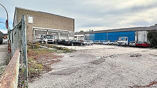 Um auf künftige Entwicklungen flexibel reagieren zu können, hat BMW in unmittelbarer Nähe des Landshuter Werks von der Stadt eine rund 30 000 Quadratmeter große Fläche gekauft.