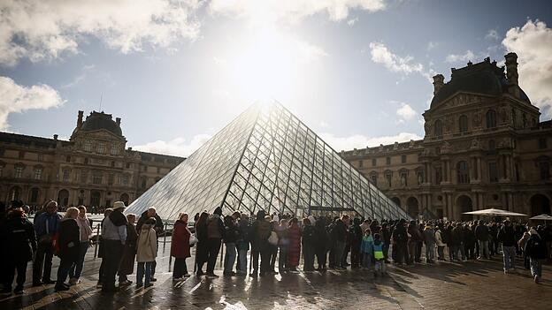 Wegen des Verdachts auf Betrug mit gef&auml;lschten Tickets hat der Louvre die Polizei eingeschaltet. (Archivbild)
