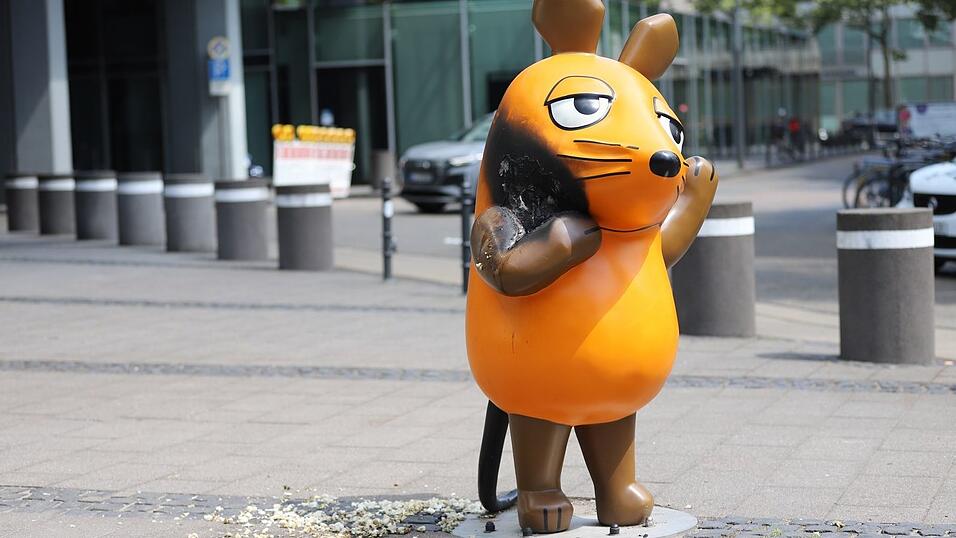 So sah die Maus am Morgen nach dem Brandanschlag aus. Sie wurde später repariert. (Archivbild) So sah die Maus am Morgen nach dem Brandanschlag aus. Sie wurde später repariert. (Archivbild)
