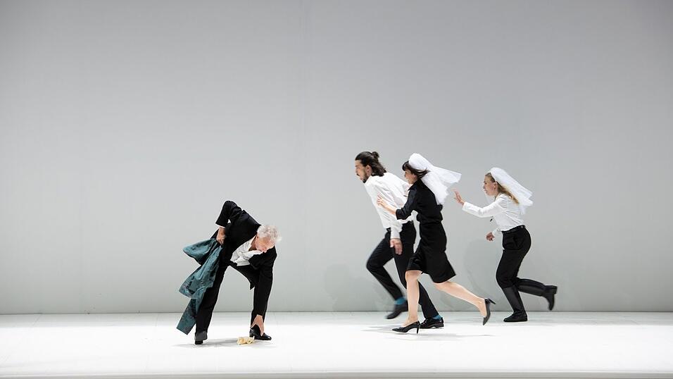 Das perfekte 'Così'-Ensemble (von links): Johannes Martin Kränzle (Don Alfonso), André Schuen (Guglielmo), Marianne Crebassa (Dorabella) und Elsa Dreisig (Fiordiligi) Das perfekte 'Così'-Ensemble (von links): Johannes Martin Kränzle (Don Alfonso), André Schuen (Guglielmo), Marianne Crebassa (Dorabella) und Elsa Dreisig (Fiordiligi)