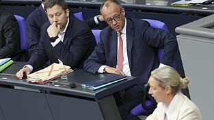 Der Zuspruch für die AfD von Alice Weidel wächst, das Zutrauen in die schwarz-rote Koalition von Friedrich Merz (M.) und Lars Klingbeil schwindet.