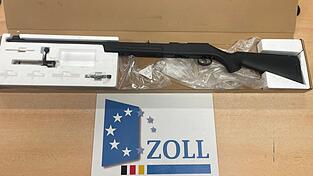 Der Zoll hat das gefundene Gewehr sichergestellt.