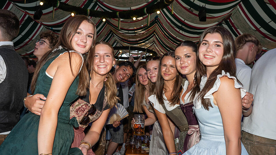 Die Partybilder vom Samstag, 15. August, aus dem Festzelt Weckmann. Die Partybilder vom Samstag, 15. August, aus dem Festzelt Weckmann.