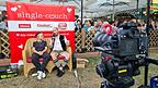 Die Single-Couch vor dem Nothaft-Festzelt am Gäubodenvolksfest.