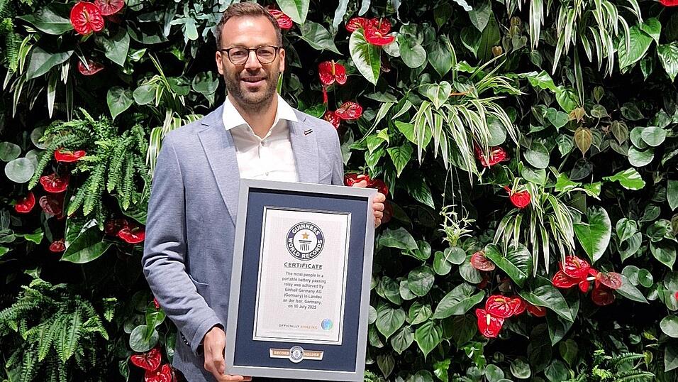 Das Zertifikat bekommt einen Ehrenplatz in der „Einhell-Welt“, verspricht Unternehmenssprecher Daniel Ritt. Das Zertifikat bekommt einen Ehrenplatz in der „Einhell-Welt“, verspricht Unternehmenssprecher Daniel Ritt.