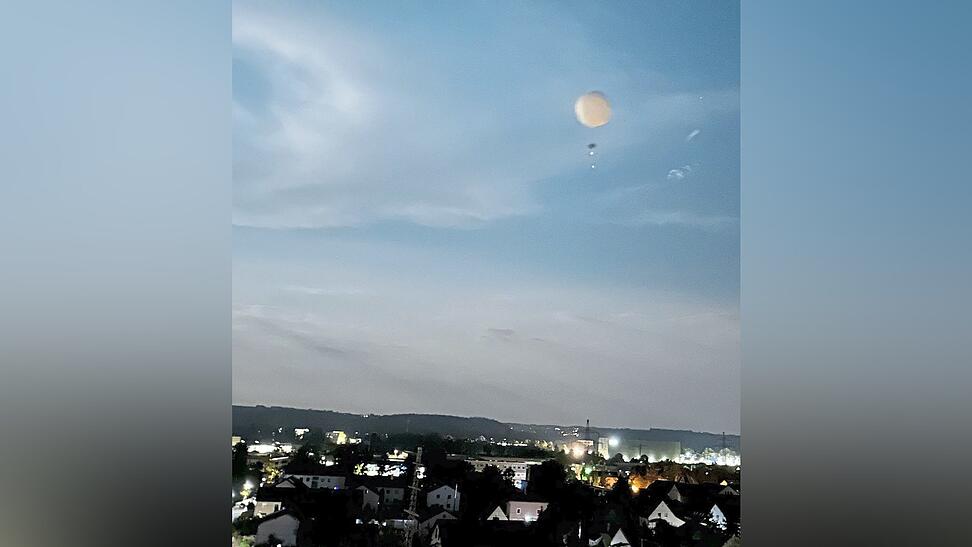 Ein wei&szlig;er Fleck zog am Altdorfer Himmel.