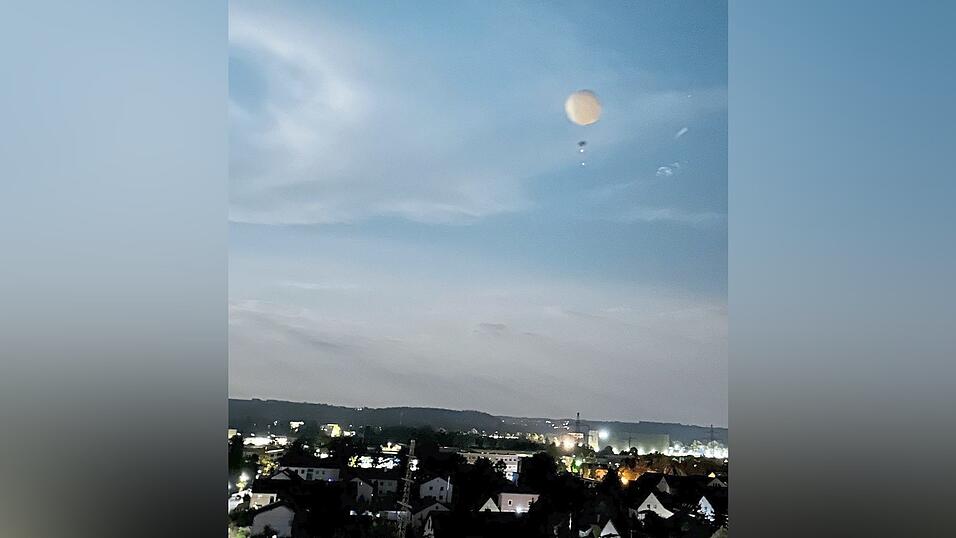 Ein wei&szlig;er Fleck zog am Altdorfer Himmel.