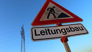 &laquo;Leitungsbau&raquo;: Dieses Verkehrsschild wird in Bayern in den n&auml;chsten Jahren wom&ouml;glich h&auml;ufiger zu sehen sein. (Symbolbild)