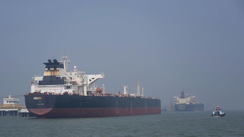 Nur noch einzelne Tanker durchfahren den Seeweg seit Kriegsbeginn.