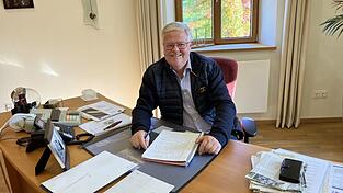 Am 30. April wird Gerhard Zeitler seinen Schreibtisch in der Gemeindekanzlei im Zehentstandl nach 24 Amtsjahren räumen. In der Sitzung des Gemeinderats gestern Abend gab er seine Entscheidung, nicht mehr zu kandidieren, offiziell bekannt.