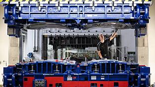 Vorgesehen ist bisher, dass die Körperschaftsteuer ab 2028 schrittweise sinkt. (Symbolbild) Vorgesehen ist bisher, dass die Körperschaftsteuer ab 2028 schrittweise sinkt. (Symbolbild)