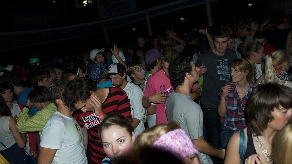 Rund 4000 Boarderfreunde feierten bei der Weltpremiere des neuesten Films von Isenseven, 'Let's go get lost' in M&uuml;nchen.