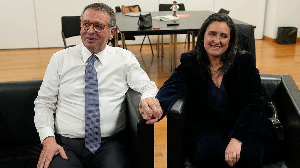 Seguro ließ sich am Wahlabend neben seiner Frau María Margarida Freitas ablichten. Seguro ließ sich am Wahlabend neben seiner Frau María Margarida Freitas ablichten.