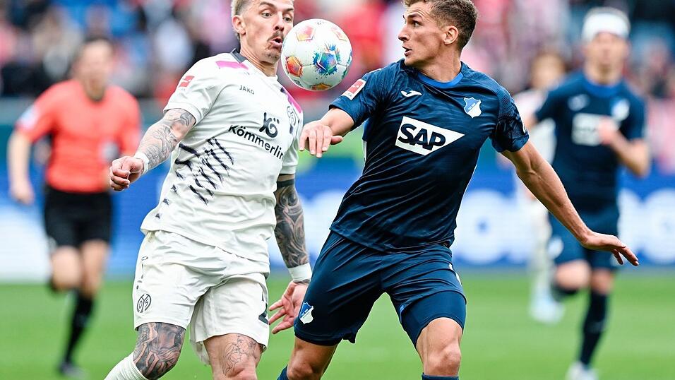 Hart umkämpftes Spiel zwischen Hoffenheim und Mainz. Hart umkämpftes Spiel zwischen Hoffenheim und Mainz.