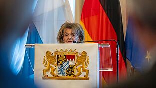 «Das macht mir Angst», sagt Charlotte Knobloch (Archiv). «Das macht mir Angst», sagt Charlotte Knobloch (Archiv).