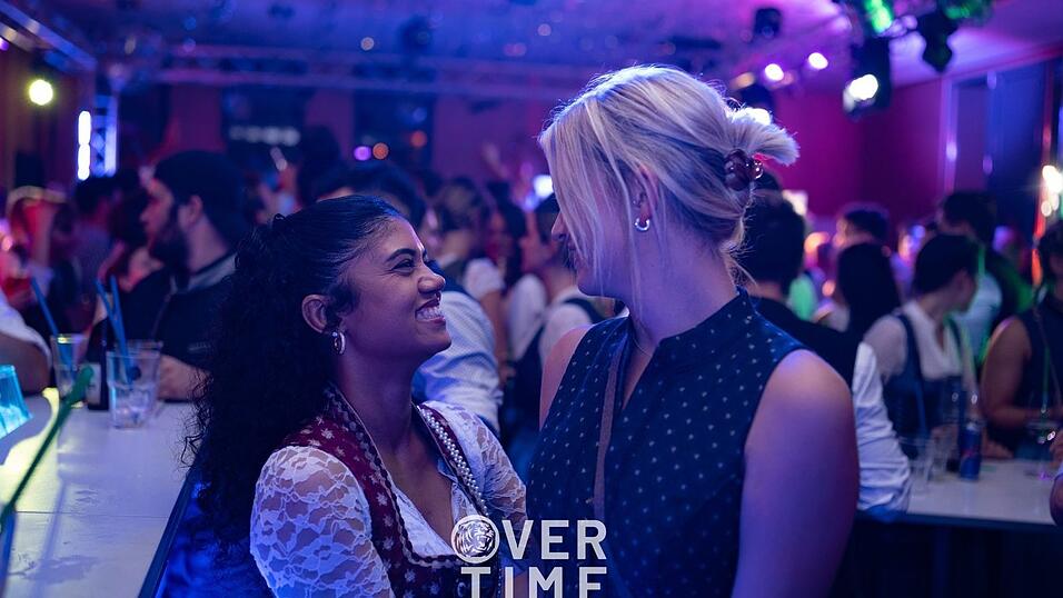 Auch am zweiten Volksfestfreitag schauten viele G&auml;ste im Overtime vorbei.