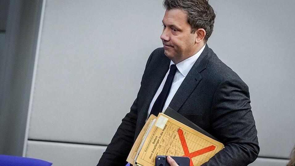 Der Finanzminister fordert eine &Uuml;bergewinnsteuer und einen Preisdeckel f&uuml;r Kraftstoffe. (Archivbild)