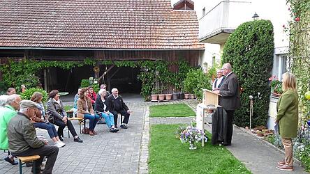 Kreisvorsitzender und Landrat Franz Löffler hob die Bedeutung der Naturgärten hervor und zollte den Besitzern Respekt für ihre Arbeit.