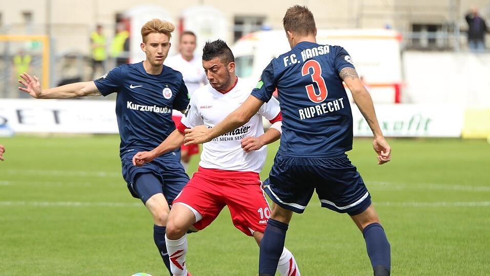 Der SSV Jahn um Wirbelwind Aias Aosman ist am Mittwochabend bei der zweiten Mannschaft des VfB Stuttgart zu Gast. (Foto: Fabian Ro&szlig;mann)