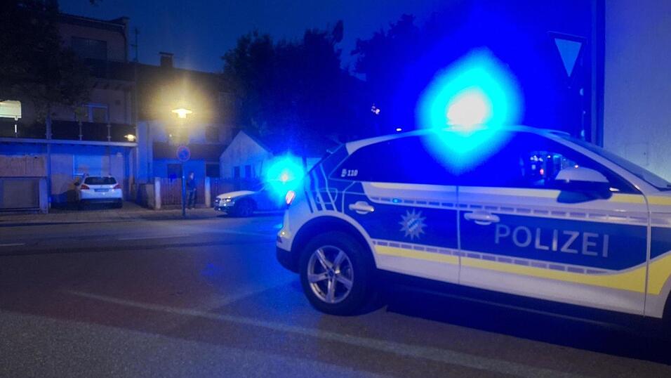 In Deggendorf war am Montagabend ein Gro&szlig;aufgebot an Einsatzkr&auml;ften vor Ort.