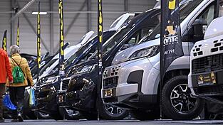 Wohnmobile können höhere sechsstellige Summen kosten und sind nicht für jedermann erschwinglich. (Symbolbild) Wohnmobile können höhere sechsstellige Summen kosten und sind nicht für jedermann erschwinglich. (Symbolbild)