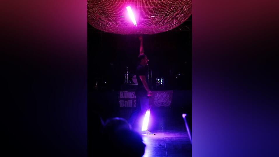 Der Künstlerball bot ein großes Showprogramm. Der Künstlerball bot ein großes Showprogramm.