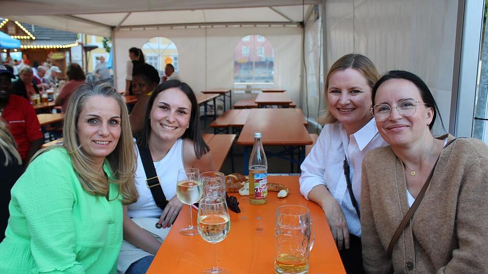 Viele Landshuter genossen ihren Freitagabend auf dem Bismarckplatzfest.