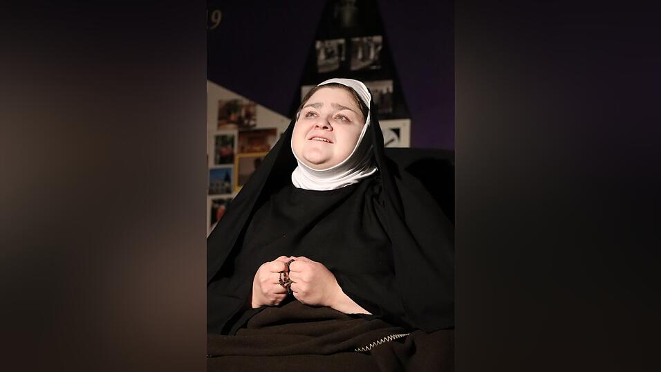 „Da Himme is d’Hoamat“: Die Nonne blickt in den Himmel „Da Himme is d’Hoamat“: Die Nonne blickt in den Himmel