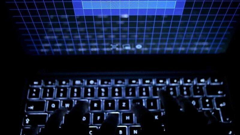 Cyberkriminelle stellen eine immer größere Gefahr für die Cybersicherheit von Wirtschaft, Staat, Gesellschaft und Kommunen in Bayern dar. (Symbolbild) Cyberkriminelle stellen eine immer größere Gefahr für die Cybersicherheit von Wirtschaft, Staat, Gesellschaft und Kommunen in Bayern dar. (Symbolbild)